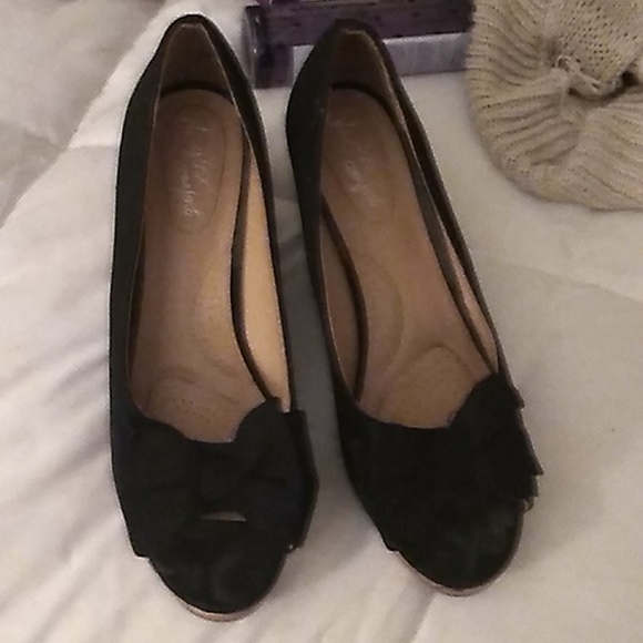 Shoes - Picture 2 of 3